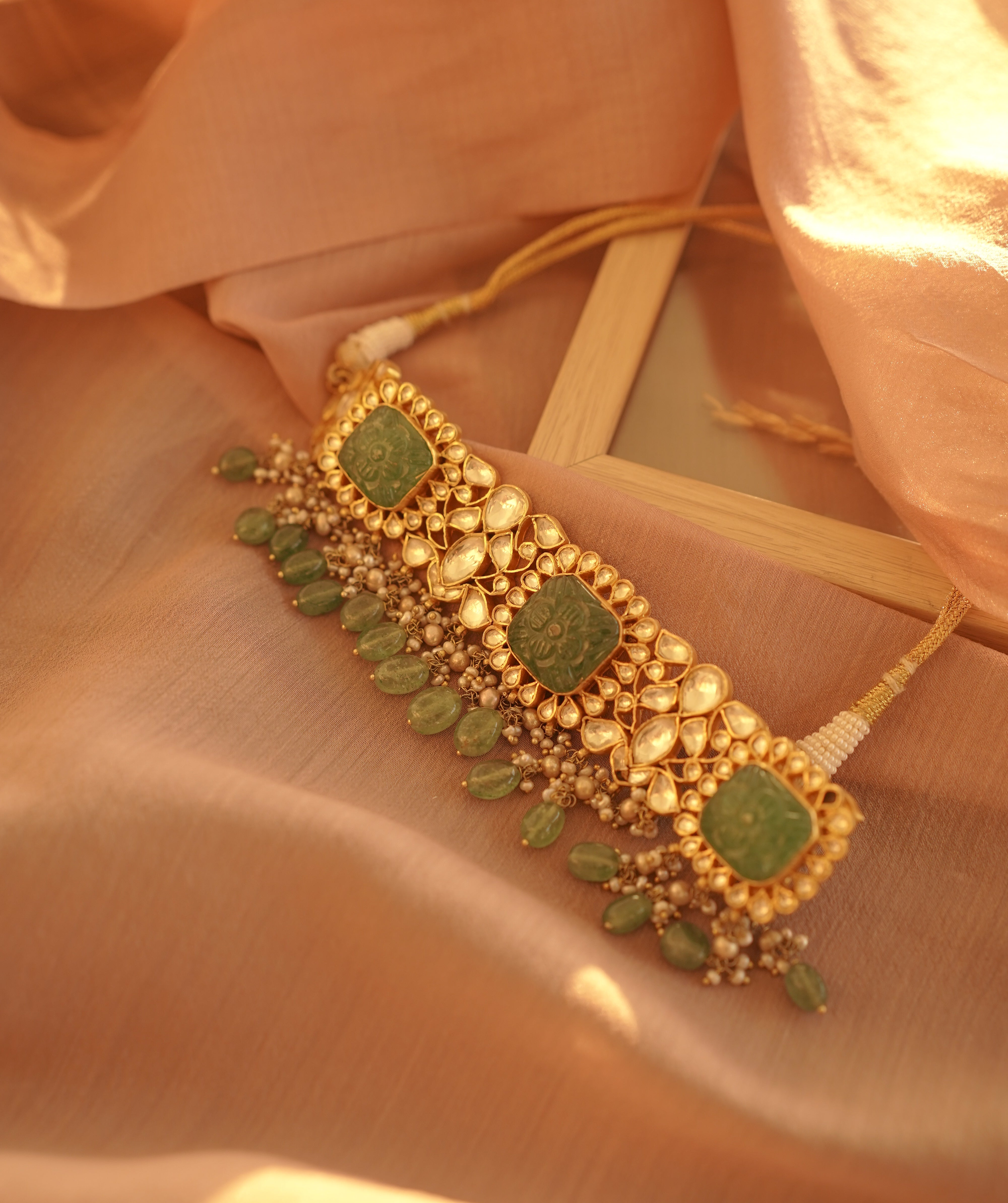 Poised Emerald Kundan Necklace