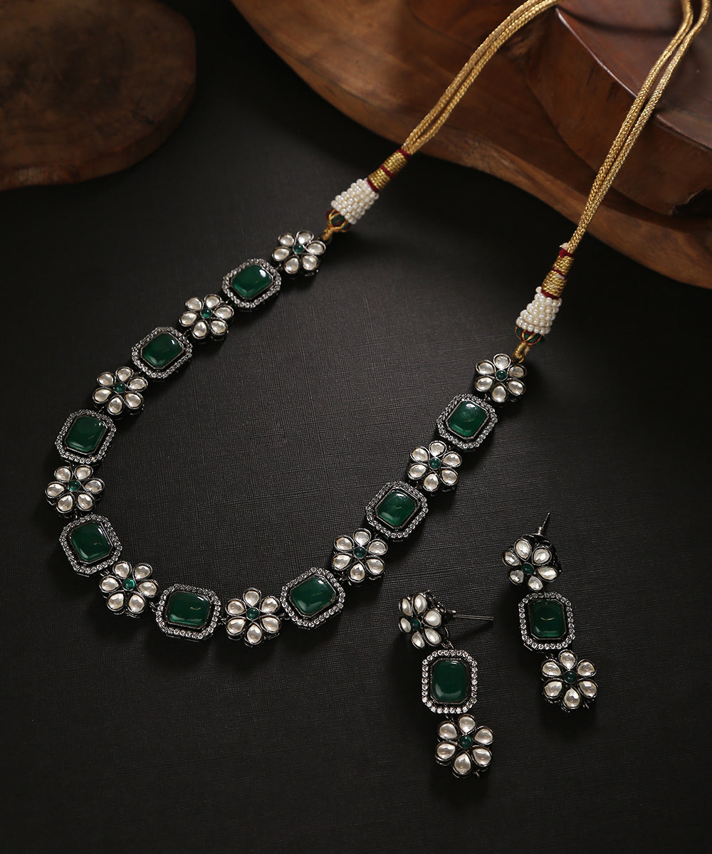 Latifah_Necklace_Set_With_kundan_And_Emeralds_Handcrafted_In_Pure_Silver_Silver Tribe_01
