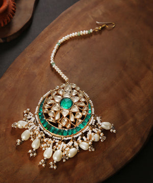 Neysa_Maang_Tika_With_Kundan_And_Pearls_Handcrafted_in_Pure_Silver
_Silver Tribe_01