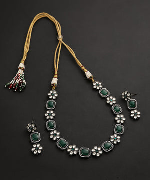 Latifah_Necklace_Set_With_kundan_And_Emeralds_Handcrafted_In_Pure_Silver_Silver Tribe_03